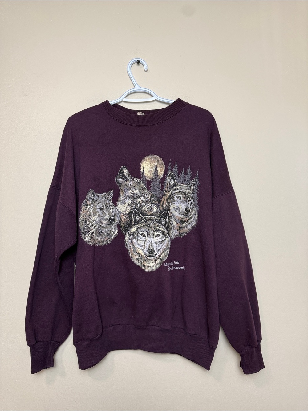 Vintage Crewneck Sweater with Wolf Graphic size XXL